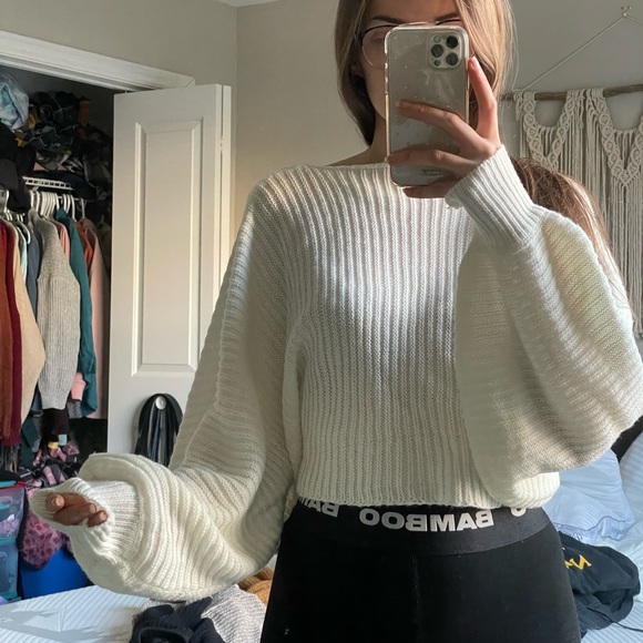 Cross over white sweater - Picture 4 of 4